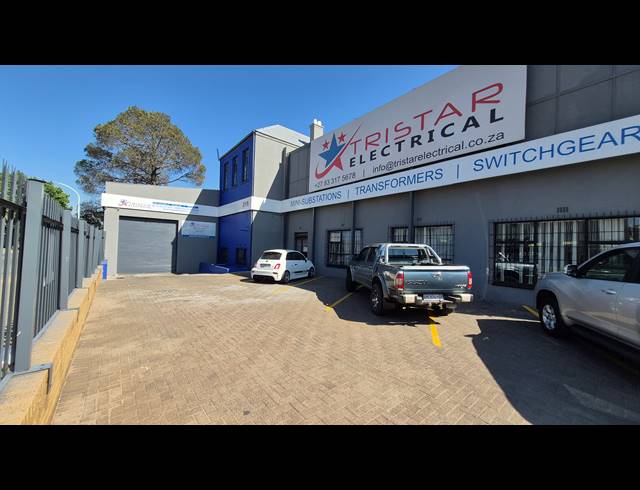 2,100M² FACTORY FOR SALE IN BOKSBURG EAST